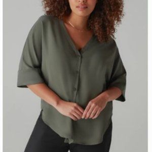 NWT VETTA Boyfriend Shirt, Size Medium